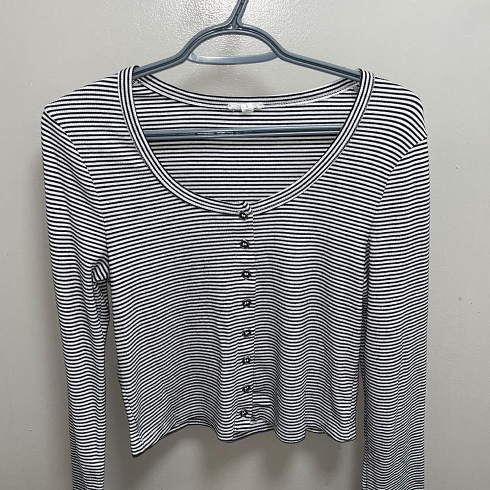 🪻3/$30 Long sleeve crop top!🪻